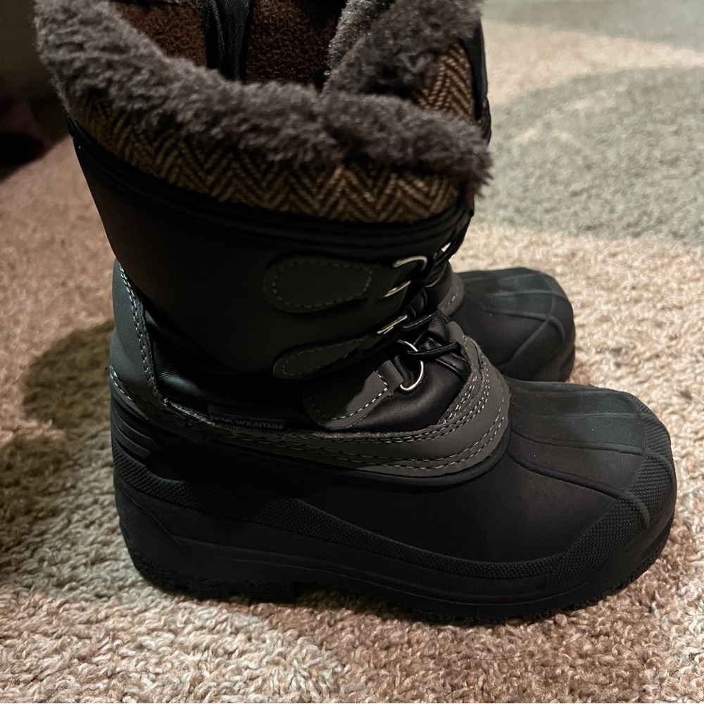 Toddler Boys snow boots size 11